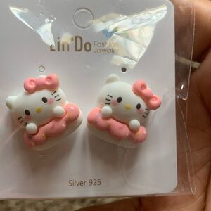 Brand new Lin’Do 925 Sterling Silver Hello Kitty Stud Earrings